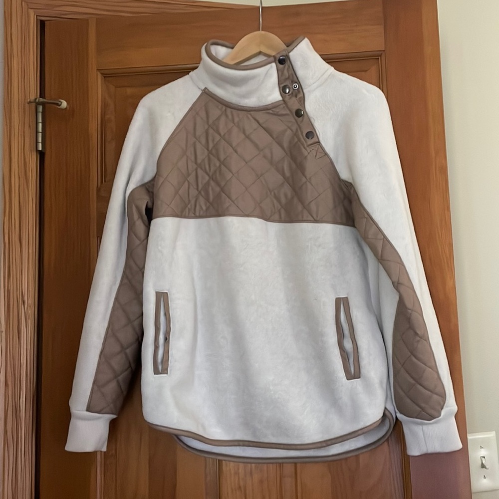 Abercrombie & Fitch Asymmetrical Snap Up Fleece